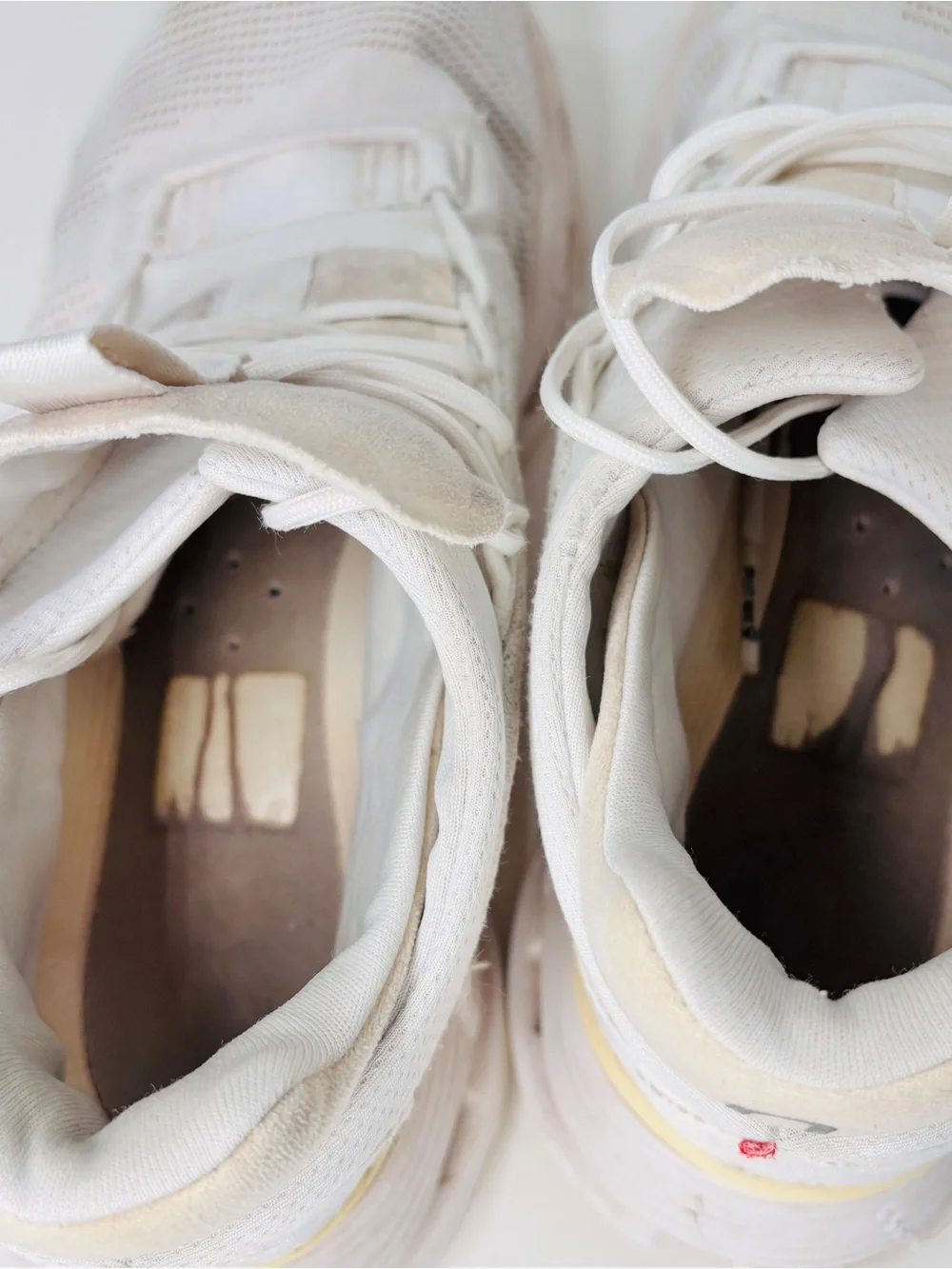 On Cloud Running Shoes Womens 9 Cream white Athletic Sneakers Lace Up - Picture 6 of 9